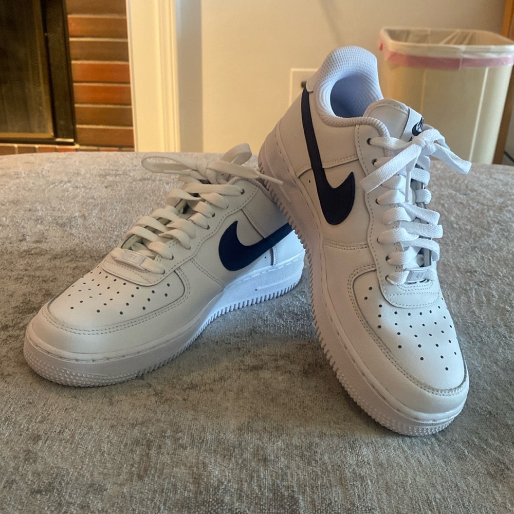 Nike Air Force 1 Custom white wNavy blue swish. Size 8.5. Only worn once. {1194}
